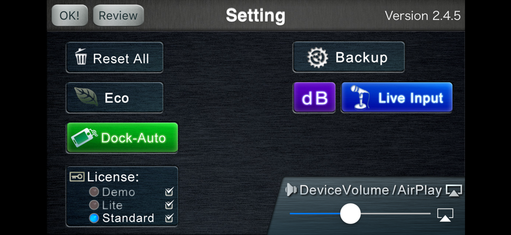Interfaz de configuración de CueZy 9 Pad Sampler mostrando opciones de licencia y control de volumen AirPlay.