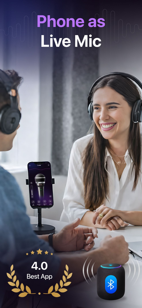 Mic to Speaker - Megaphone - Uma mulher usando seu telefone como microfone ao vivo conectado a um alto-falante bluetooth