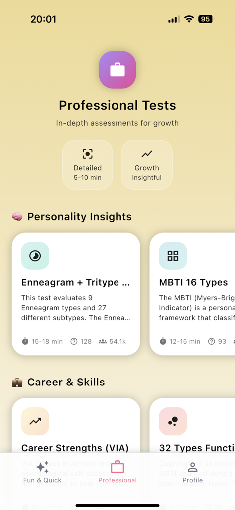 PsyPathia: Enneagram & MBTI - PsyPathia 앱의 인터페이스는 에니어그램 및 MBTI와 같은 전문 성격 및 경력 테스트를 보여줍니다.