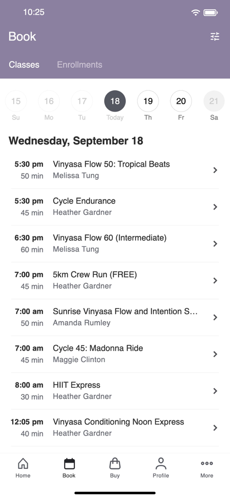 Kardia Athletica - Pantalla de la app móvil que muestra el horario diario de clases de fitness para reservar en Kardia Athletica