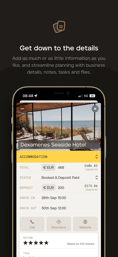 Pantalla de la aplicación TripMapper que muestra los detalles de alojamiento del hotel, incluido el estado de la reserva y la conversión de divisas