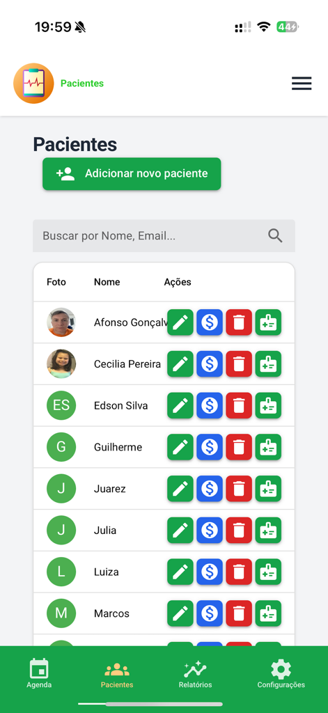 Meus Pacientes Online - Interface of the Meus Pacientes Online app showing a list of patients with options to manage medical records and billing.