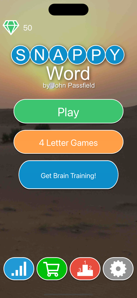 Snappy Word Search - Menú principal de la aplicación Snappy Word Search con botones para Jugar, Juegos de 4 letras y Entrenamiento cerebral sobre un fondo de atardecer en el desierto.