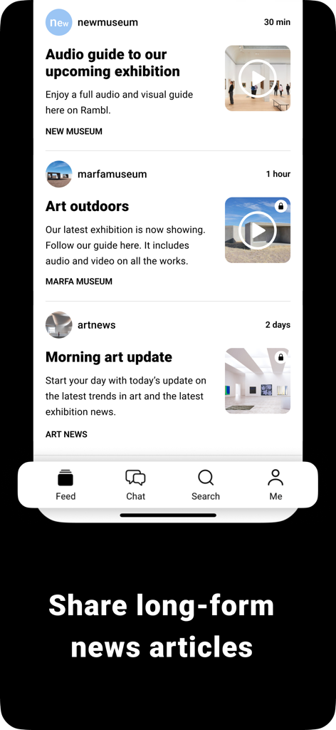 Une capture d'écran du flux d'actualités de GuideApp affichant les mises à jour d'expositions et les audioguides de divers musées.