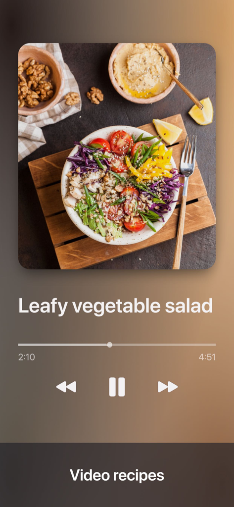 Interface showing a video recipe for a leafy vegetable salad with fresh ingredients on the FitBerry app