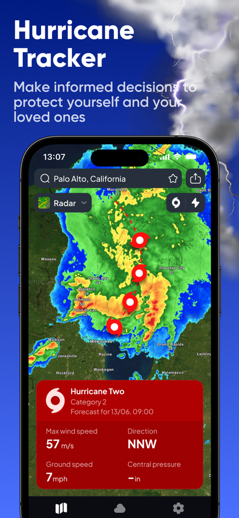 NOAA: Weather Radar & Forecast - Una captura de pantalla de una aplicación móvil que muestra un rastreador de huracanes con un mapa de radar y detalles de la trayectoria de la tormenta.