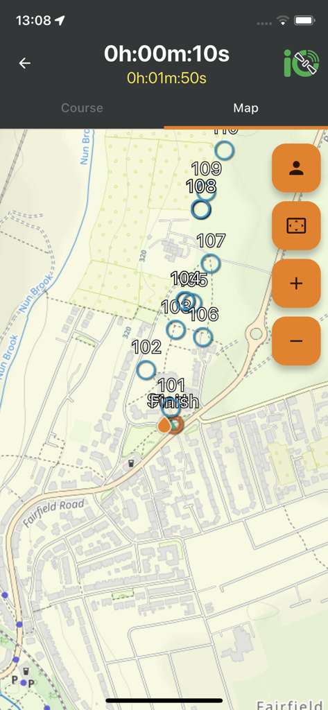 iOrienteering - アウトドアナビゲーションアクティビティのコースチェックポイントとタイミングを示すiOrienteeringアプリのマップインターフェース