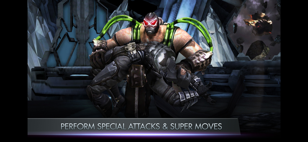 Bane realizando un poderoso rompe-espalda contra Batman en el juego móvil Injustice Gods Among Us.