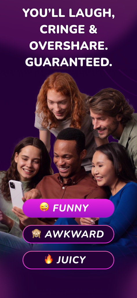 Un grupo diverso de amigos riendo mientras juegan al juego de fiesta Most Likely To en un smartphone
