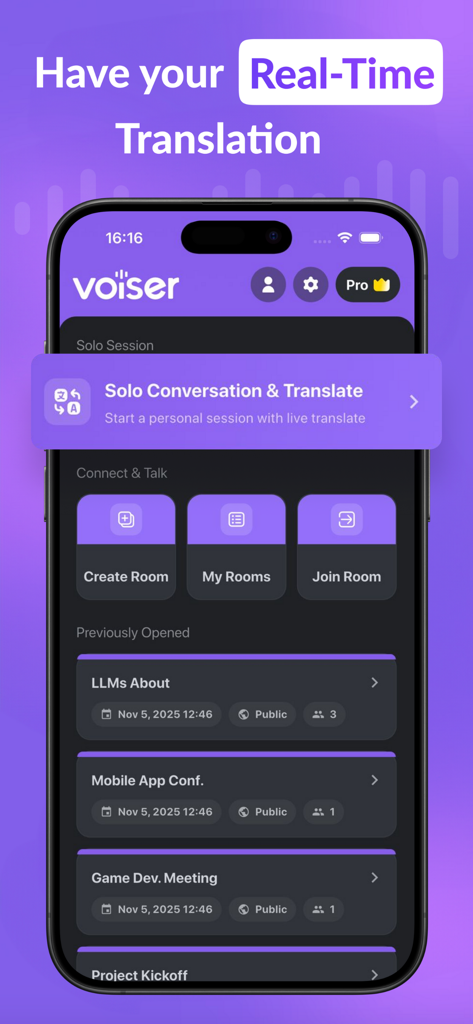 Voiser AIリアルタイム音声翻訳アプリのメインインターフェース。ソロおよびグループ翻訳モードが表示されています。
