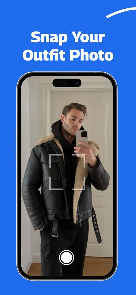 Outfit Planner: AI Outfit - Ein Mann macht ein Spiegel-Selfie seines Outfits für die KI-Analyse