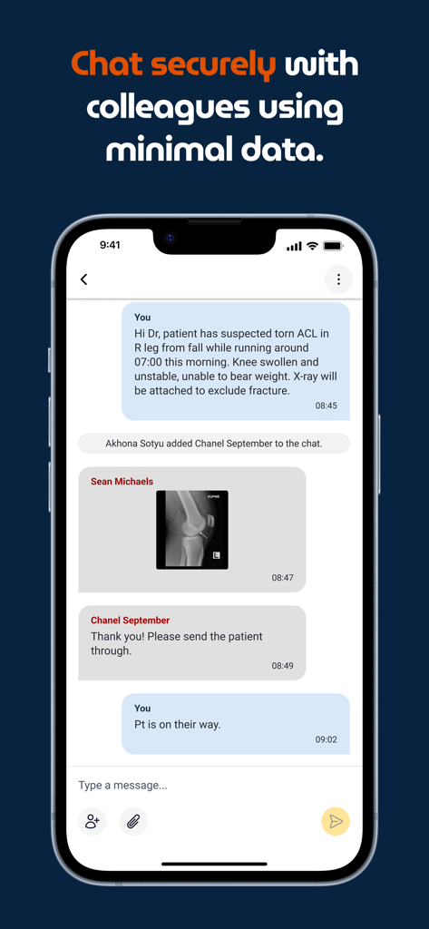 Vula Medical Referral - Interfaz de chat médico seguro que muestra mensajes clínicos y una radiografía compartida para una referencia.