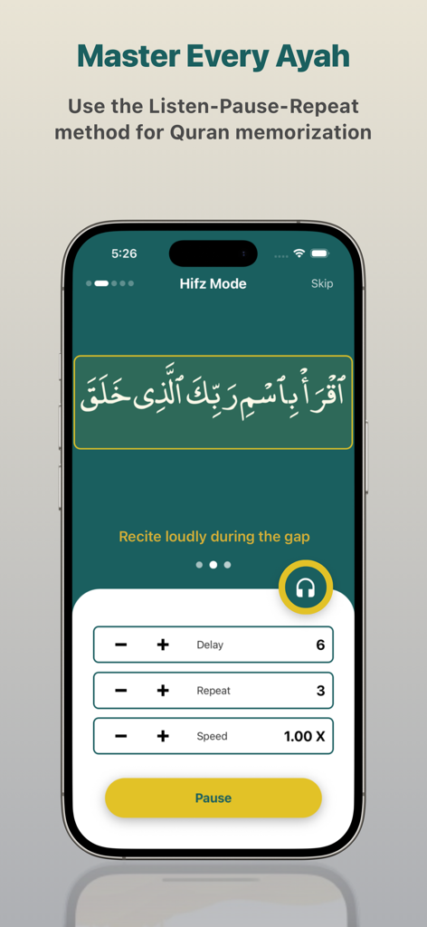 Tarteel - Hifz AI - Pantalla de smartphone que muestra el Modo Hifz de la aplicación Tarteel con ajustes de memorización del Corán para repetición con retraso y velocidad.