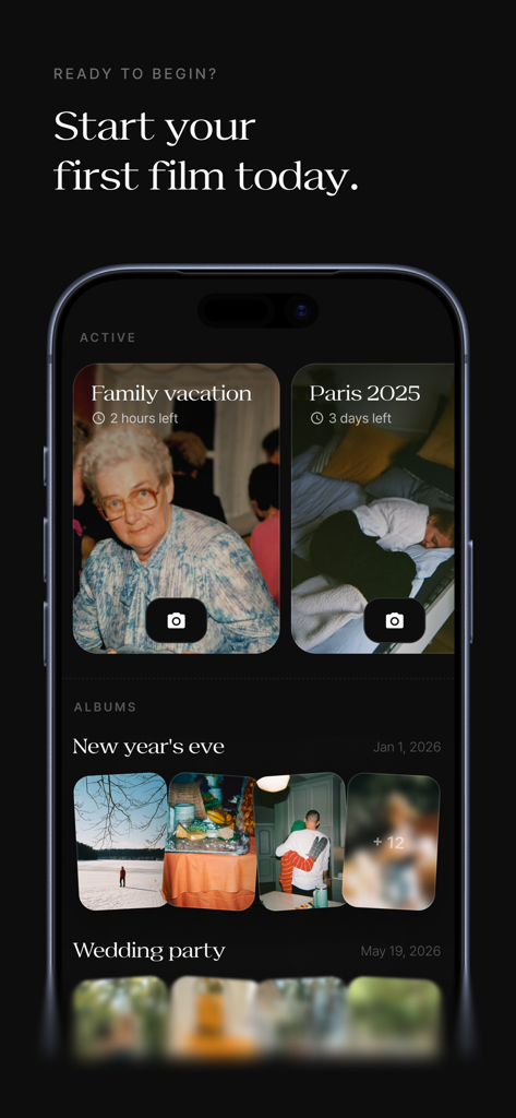 Once - Disposable Camera Event - O painel do aplicativo Once mostrando eventos de filme ativos e álbuns de fotos organizados para reuniões sociais como casamentos e férias.