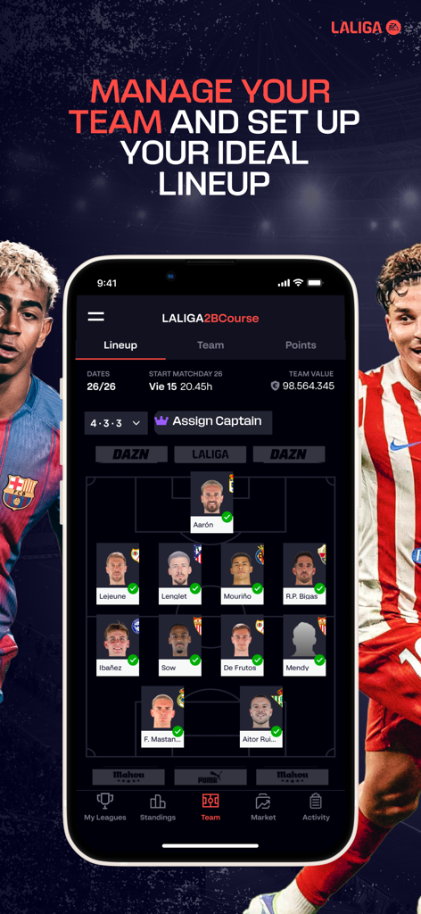 Interfaz de aplicación móvil que muestra una formación de equipo de fútbol 4-3-3 en LALIGA FANTASY Soccer Manager.