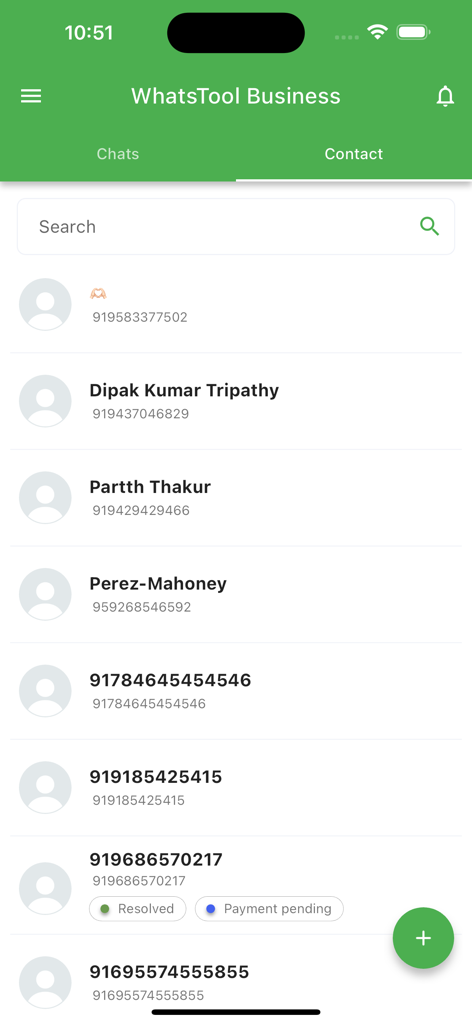 WhatsTool Business - Interface de chat de l'application mobile WhatsTool Business montrant une liste de conversations clients avec des étiquettes de statut