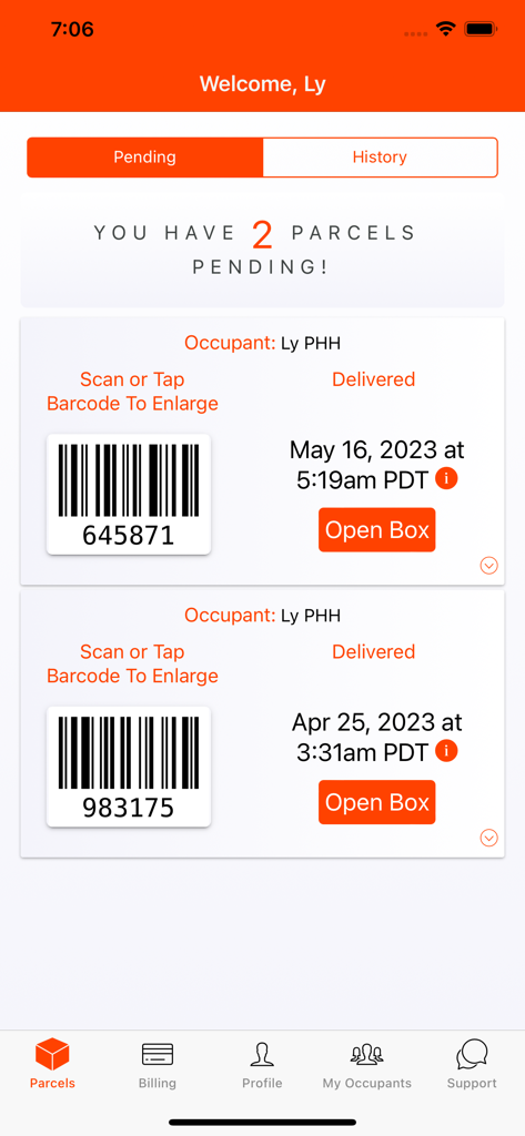 Parcel Pending Mobile - Parcel Pending Mobileアプリのインターフェース。バーコードとオープンボックスボタンが付いた2つの保留中の荷物が表示されます。