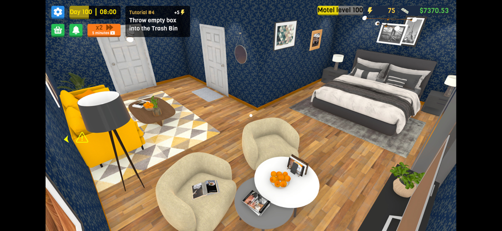 City Hotel Simulator - Ein dekoriertes Hotelzimmerinterieur mit einem Bett, einem gelben Sofa und einer blauen Tapete in City Hotel Simulator