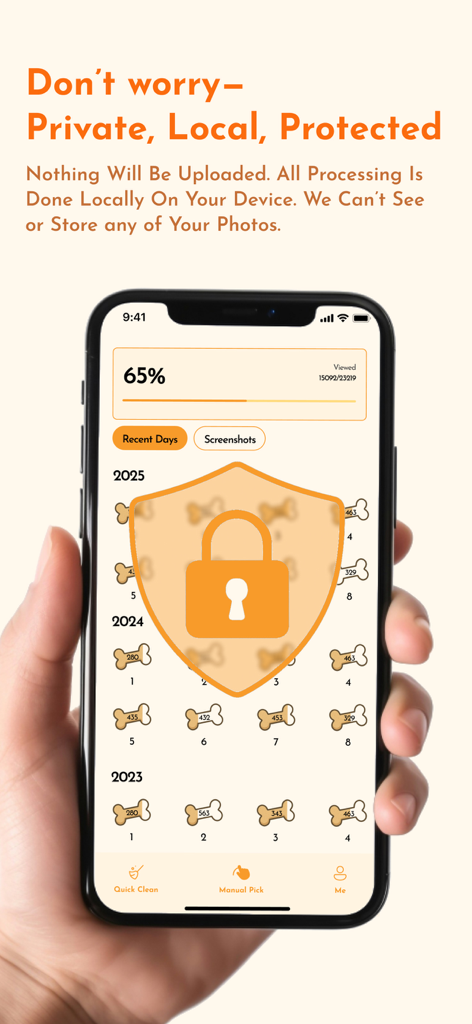 Pantalla de smartphone que muestra la aplicación Doggy Cleaner con un icono de escudo de seguridad y texto que enfatiza el procesamiento privado local de fotos.