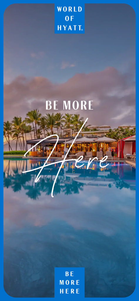 World of Hyatt: Book Hotels - World of Hyattのプロモーション画面、夕日を背景にした豪華リゾートのプールを表示