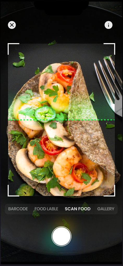 KKAL AI - Calorie Counter - Interfaz de cámara de un smartphone usando KKAL AI para escanear un taco de camarones y champiñones para el seguimiento de calorías.