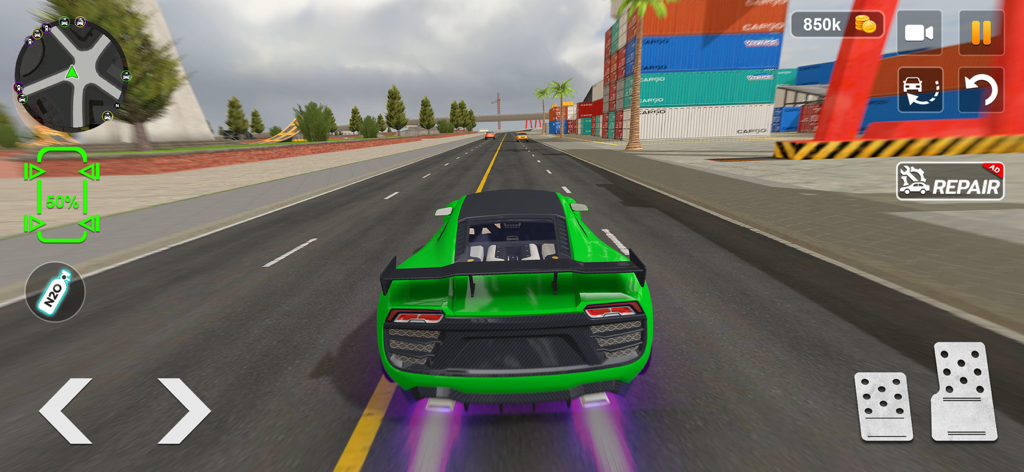 Rash Drive Car Crash Simulator - Grüner Sportwagen fährt auf einer Autobahn im Rash Drive Autounfall-Simulator.