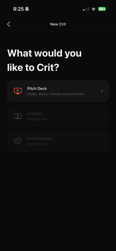 Crit: AI Design Advisor - Interface do aplicativo Crit mostrando opções para selecionar um Pitch Deck para análise de design de IA com os próximos recursos do LinkedIn e Identidade Visual.