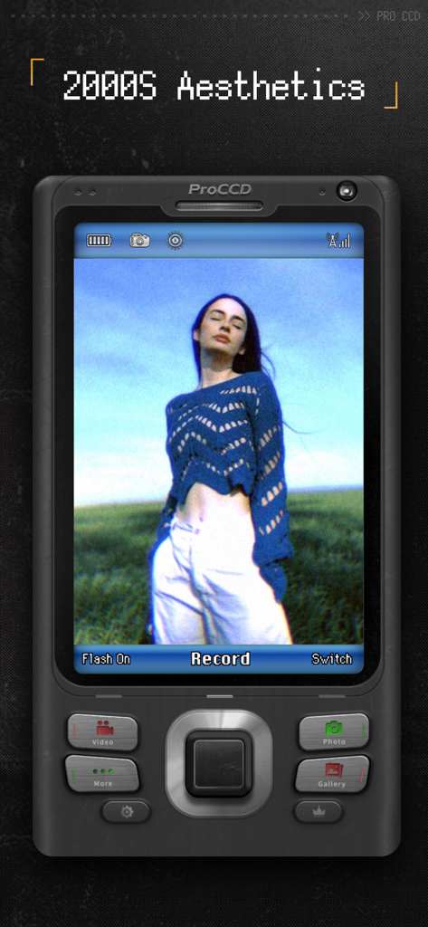 Interface de l'application ProCCD montrant un design de téléphone portable vintage avec une esthétique des années 2000 et un filtre d'appareil photo numérique rétro