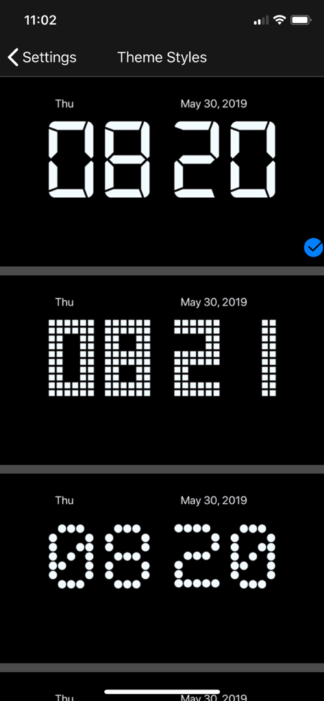 Standby Clock - on Lock Screen - Theme selection screen showing various digital clock font styles for customization.