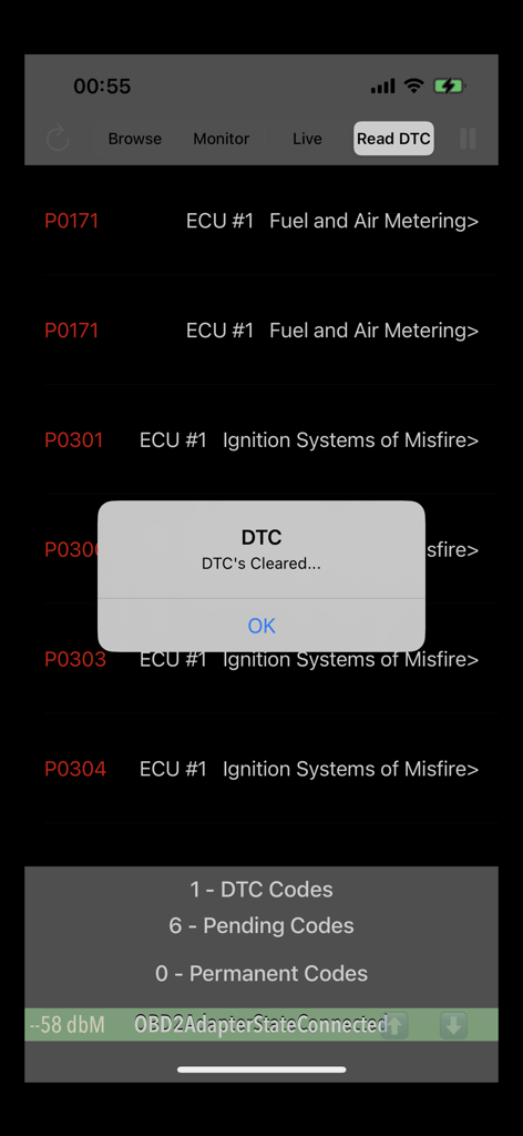 OBDII Scanner ELM327 OBD2 - 자동차 진단 문제 코드를 삭제하는 OBDII 스캐너 앱을 표시하는 스마트폰 화면