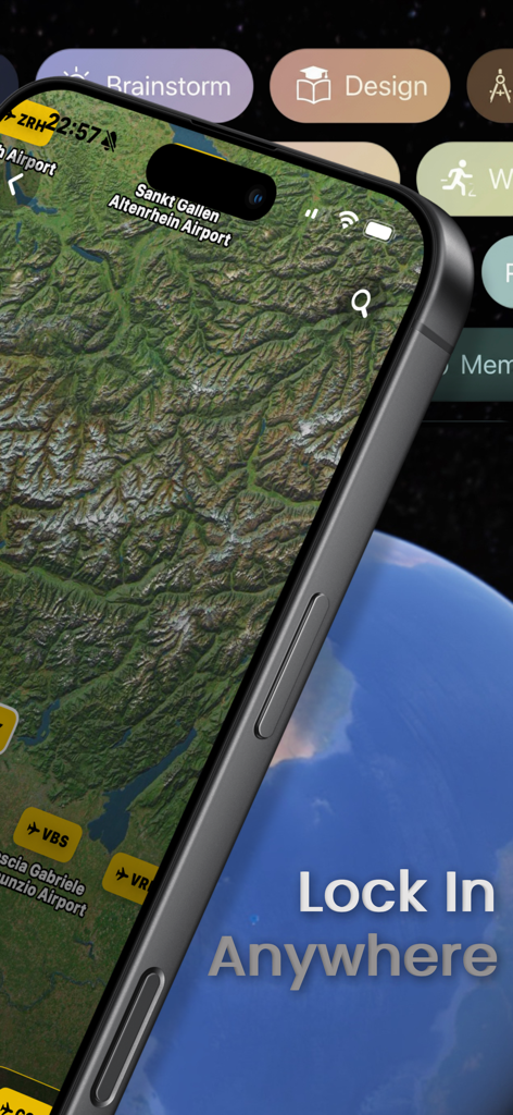 Fly Focus - Fly Focus 앱이 비행 경로가 있는 위성 지도 보기와 '어디서든 집중하세요'라는 슬로건을 보여줍니다.