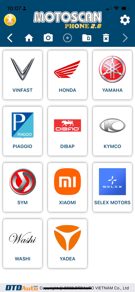 Motoscan Phone app interface showing a list of supported motorcycle brands including Honda Yamaha and VinFast for diagnostic selection