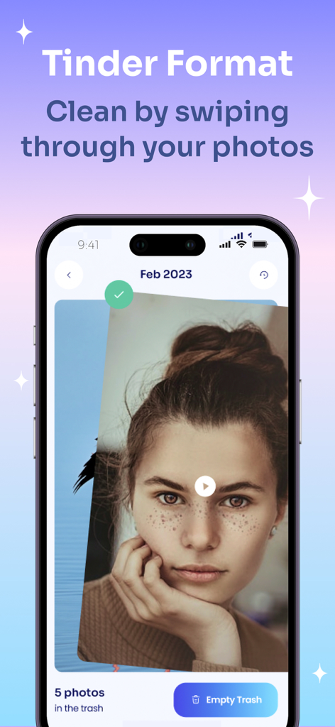 CleanApp Pro: Storage Cleaner - Interfaz de la aplicación CleanApp Pro mostrando la función de deslizar para eliminar para limpiar el almacenamiento de fotos del iPhone en un formato estilo Tinder