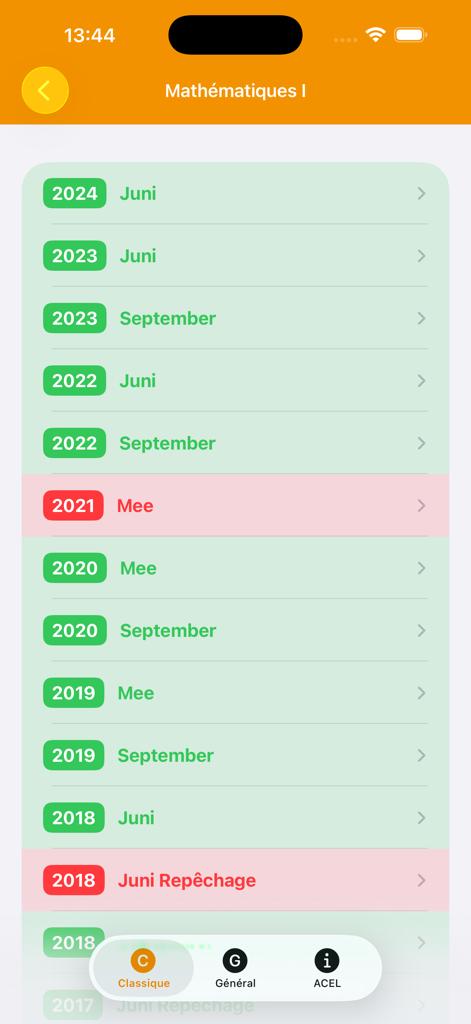 Une liste d'anciens sujets d'examen de mathématiques du secondaire organisés par année et par mois dans l'application PREMIERE.LU.
