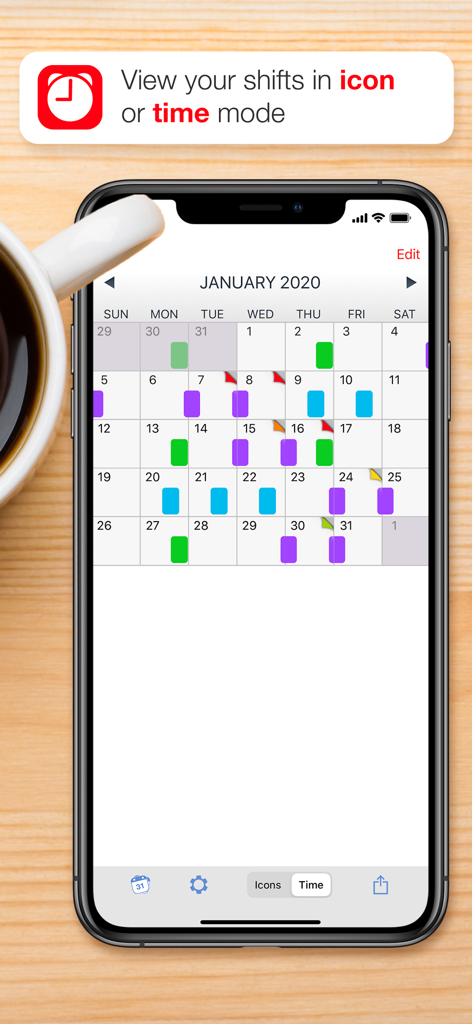 Schermata dell'iPhone che visualizza il calendario dell'app Shift Worker con turni codificati a colori in modalità orario accanto a una tazza di caffè