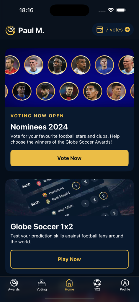 Ecrã inicial da aplicação Globe Soccer mostrando os nomeados para os prémios de 2024 para votação e o jogo de previsão de pontuação.