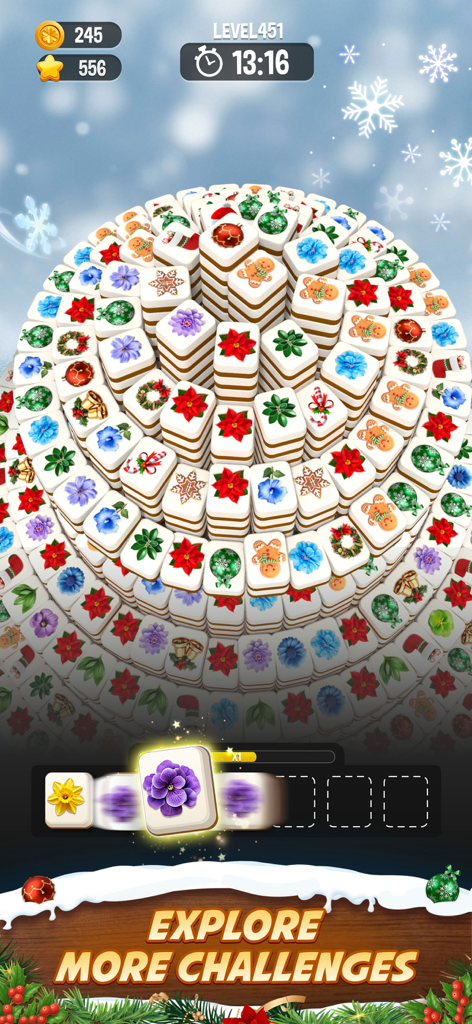 Zen Blossom: Flower Tile Match - 눈 덮인 겨울 테마의 꽃과 휴일 타일이 원형으로 배열된 Zen Blossom의 게임 플레이 스크린샷.