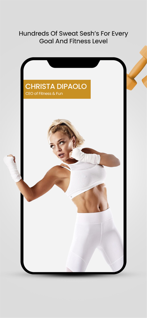 Christa DiPaolo en una postura de boxeo en su aplicación de fitness con un atuendo de entrenamiento blanco