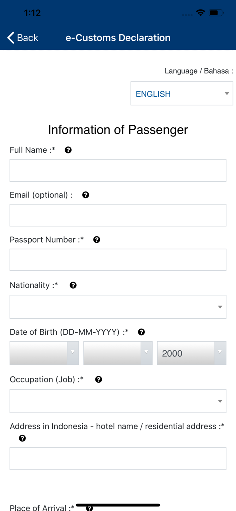 Mobile Beacukai - Mobile Beacukaiアプリのインターフェース。旅行者のe-Customs申告情報フォームが表示され、氏名、パスポート番号、国籍などのフィールドがあります。