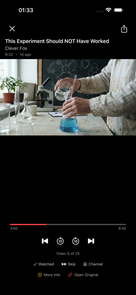 MeTube - Your Channels Only - Une interface de lecteur vidéo épurée dans l'application MeTube avec navigation dans le flux chronologique et boutons de suivi de statut