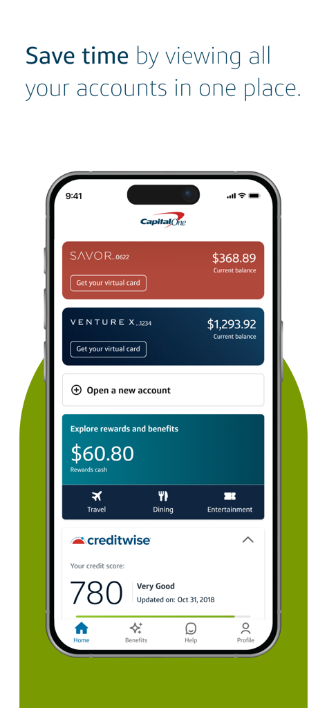 Capital One Mobileアプリのダッシュボードで、クレジットカード残高、特典、現金、CreditWiseスコアが表示されています。