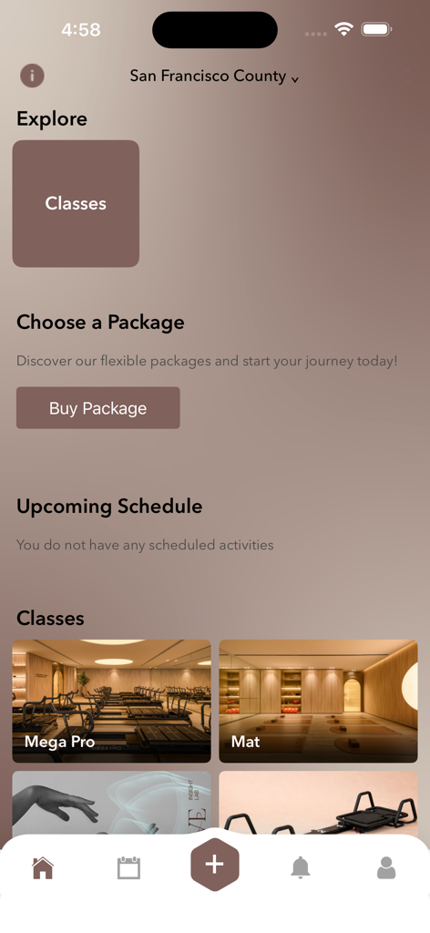 ALIVE - Lagree 피트니스 수업 카테고리 및 스튜디오 멤버십 패키지를 보여주는 ALIVE 앱 홈 화면