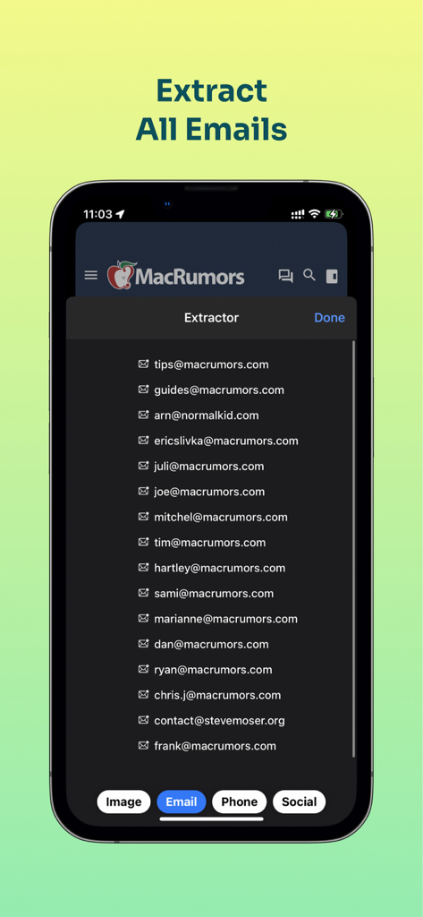 Extractor for Safari - Captura de pantalla de un iPhone de la extensión Extractor para Safari que muestra una lista de correos electrónicos extraídos de una página web para la generación de leads.