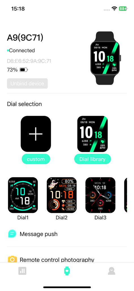 Interfaccia dell'app Dee Fit che mostra lo stato di connessione dello smartwatch e le opzioni di selezione del quadrante dell'orologio