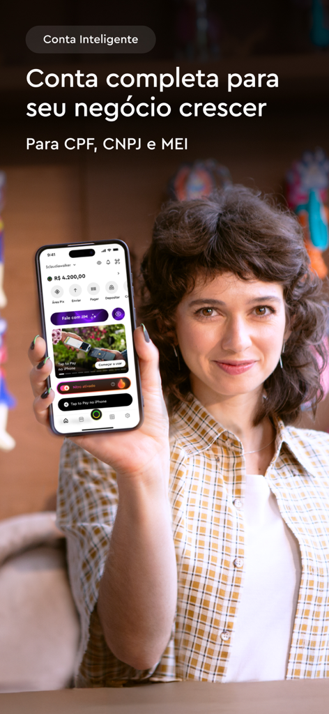 InfinitePay Tap, Conta, Cartão - InfinitePayビジネスアカウントダッシュボードを表示したiPhoneを持っている女性
