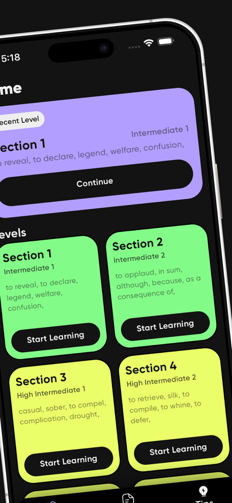 TOFEL Test Preparation - モバイルアプリのインターフェース。中間レベルおよび高中間レベルに分類されたさまざまな英語語彙学習セクションが表示されています。
