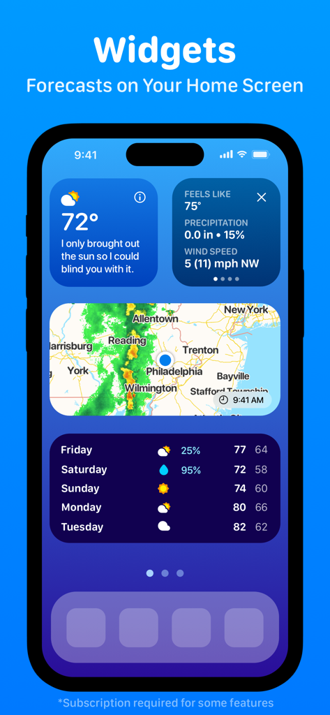 CARROT Weather: Alerts & Radar - Pantalla de inicio del iPhone mostrando varios widgets de CARROT Weather con comentarios sarcásticos, mapas de radar y pronósticos a 5 días.