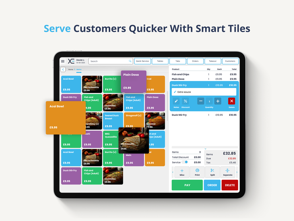 Interfaz de XEPOS Restaurant POS en iPad mostrando mosaicos inteligentes para pedidos rápidos de comida y gestión de menú.