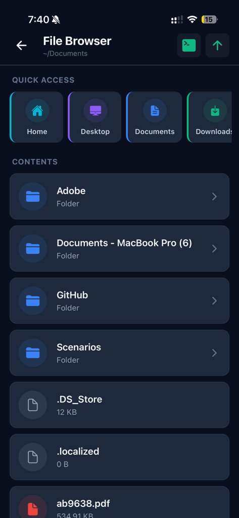 Interfaz del navegador de archivos de la aplicación Compañero de Terminal Remota mostrando carpetas y archivos de Mac en un iPhone