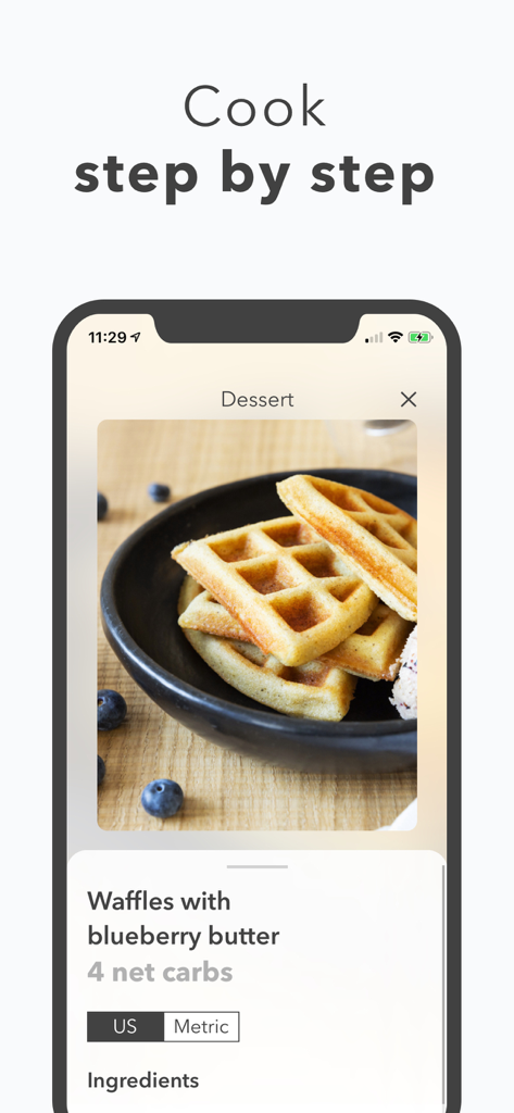 Uma interface móvel para o Keto diet app mostrando uma receita passo a passo para waffles com baixo teor de carboidratos com contagens de carboidratos líquidos.